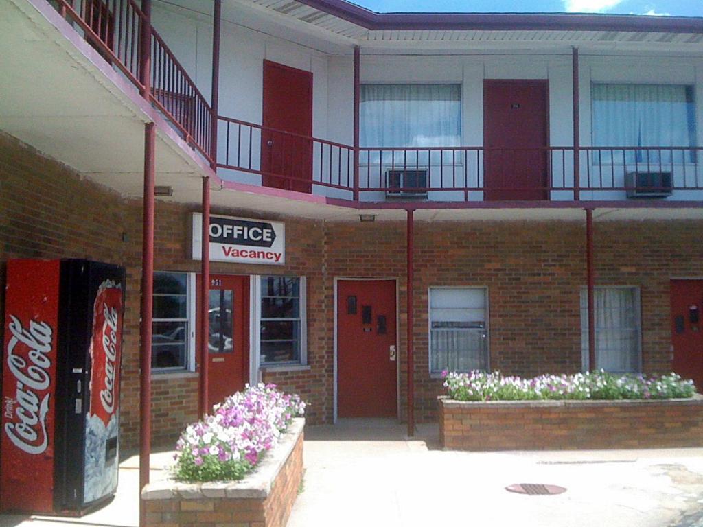 Fiesta Motel Pontiac Bagian luar foto