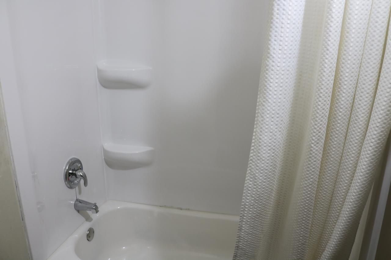Fiesta Motel Pontiac Bagian luar foto
