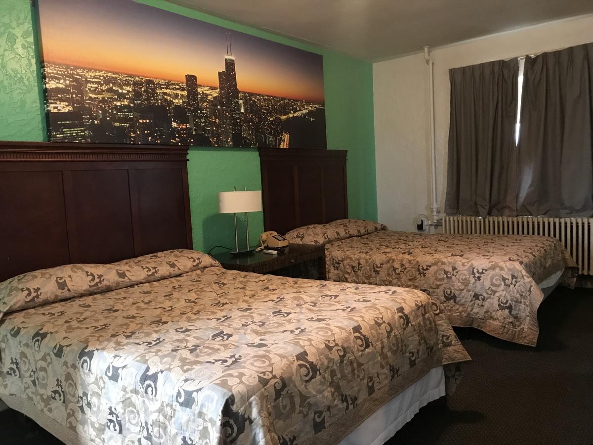 Fiesta Motel Pontiac Bagian luar foto
