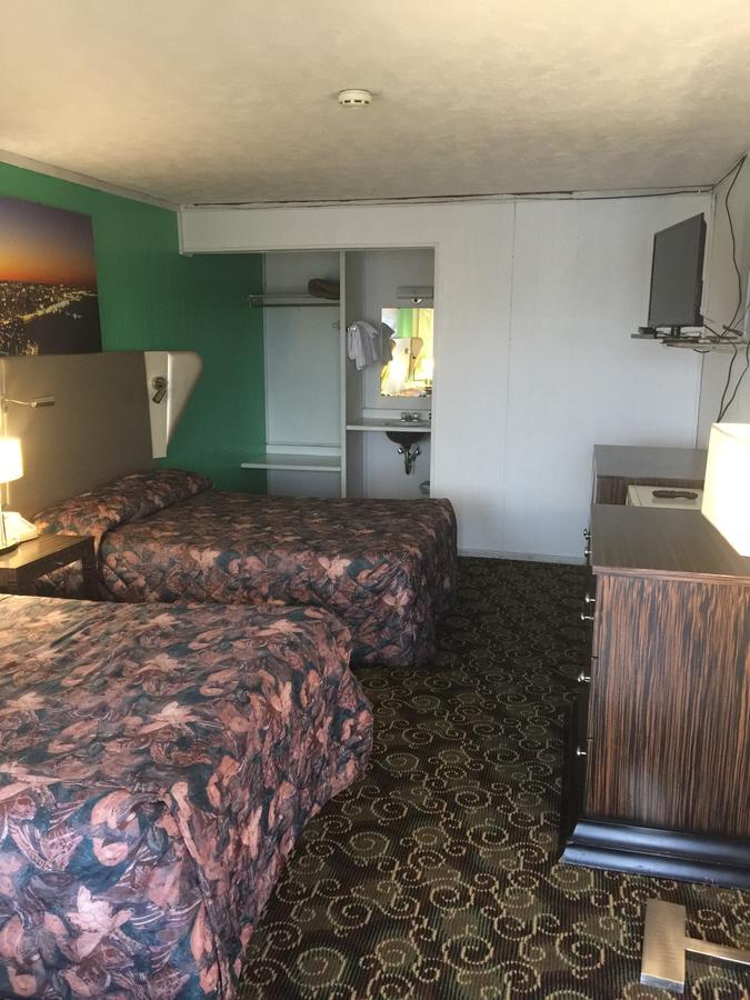 Fiesta Motel Pontiac Bagian luar foto